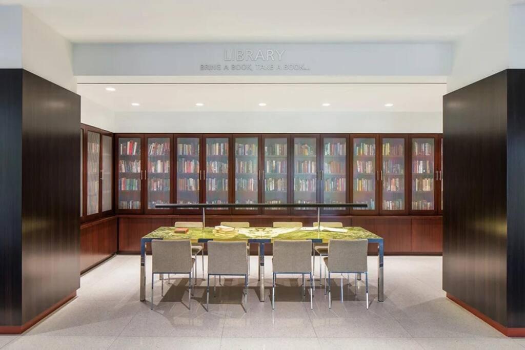 Elegant Apartment W Views At Crystal City 阿林顿 外观 照片