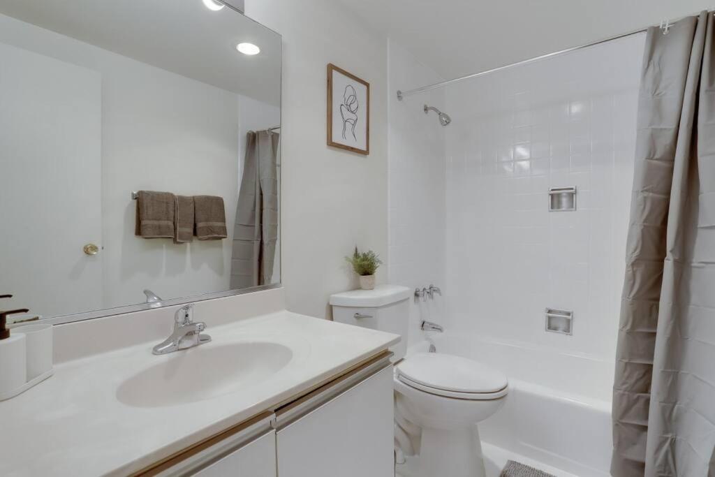 Elegant Apartment W Views At Crystal City 阿林顿 外观 照片