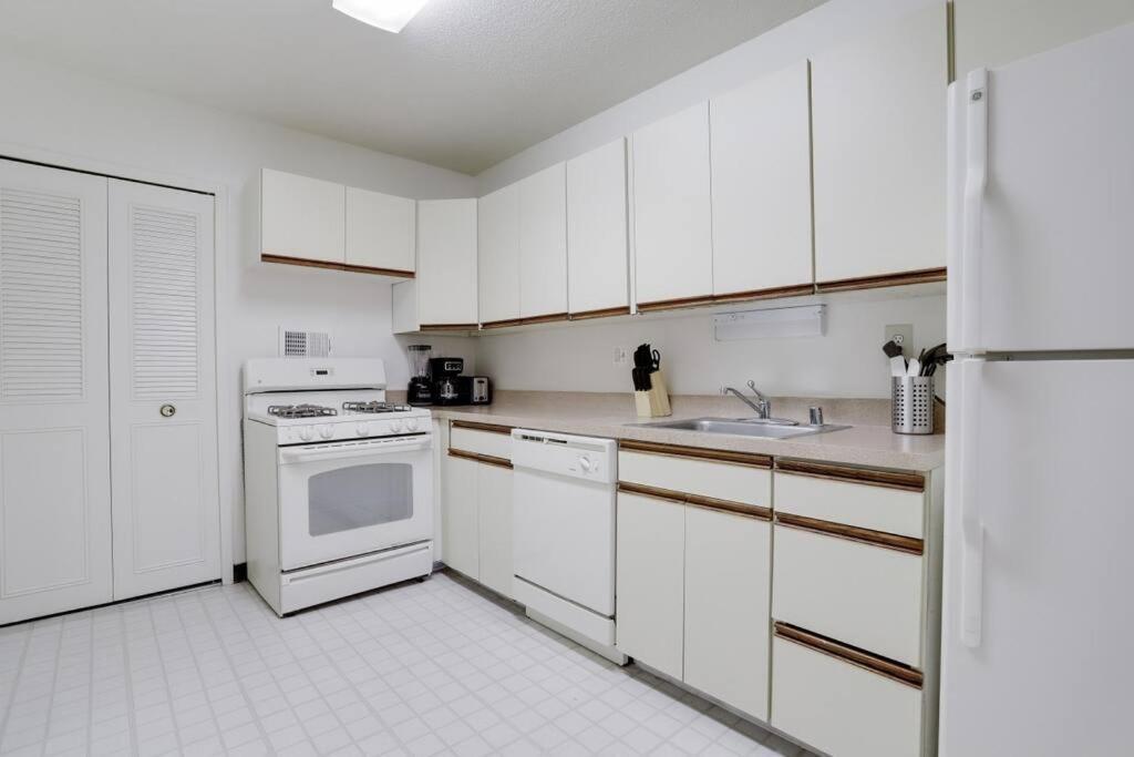 Elegant Apartment W Views At Crystal City 阿林顿 外观 照片