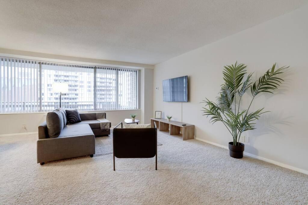 Elegant Apartment W Views At Crystal City 阿林顿 外观 照片
