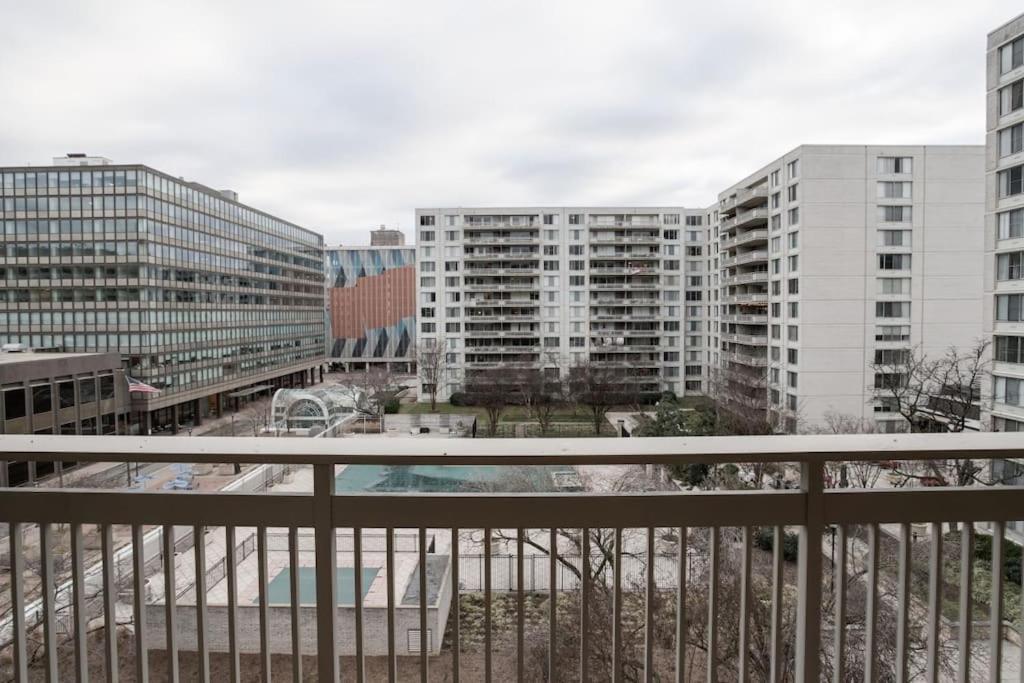 Elegant Apartment W Views At Crystal City 阿林顿 外观 照片