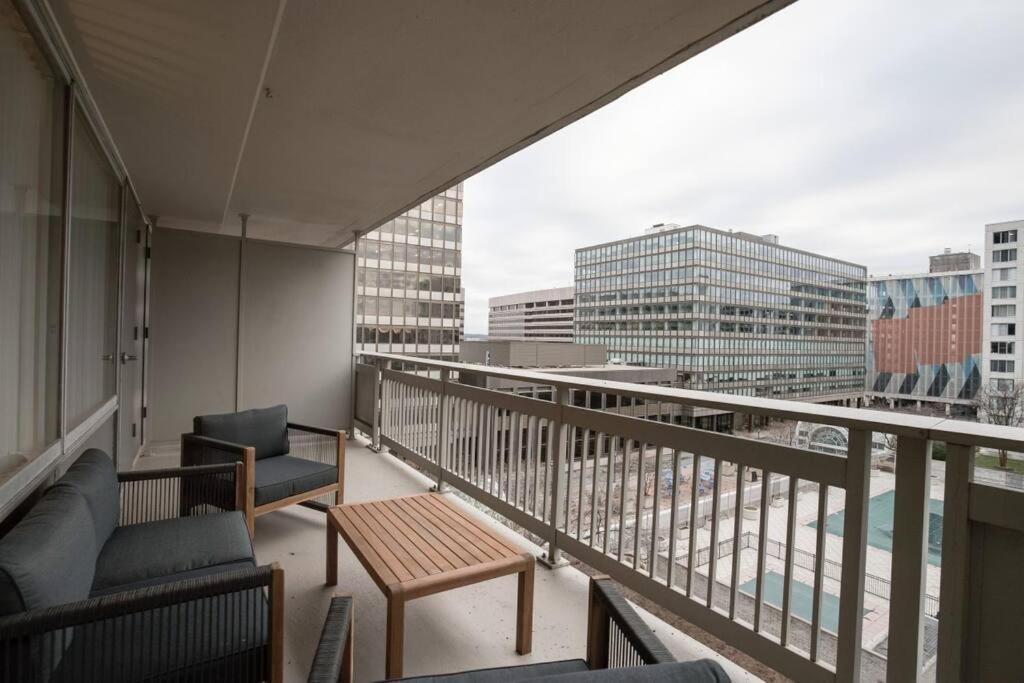 Elegant Apartment W Views At Crystal City 阿林顿 外观 照片