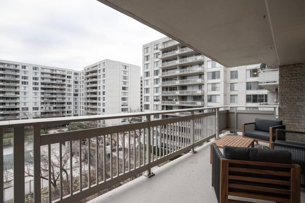 Elegant Apartment W Views At Crystal City 阿林顿 外观 照片