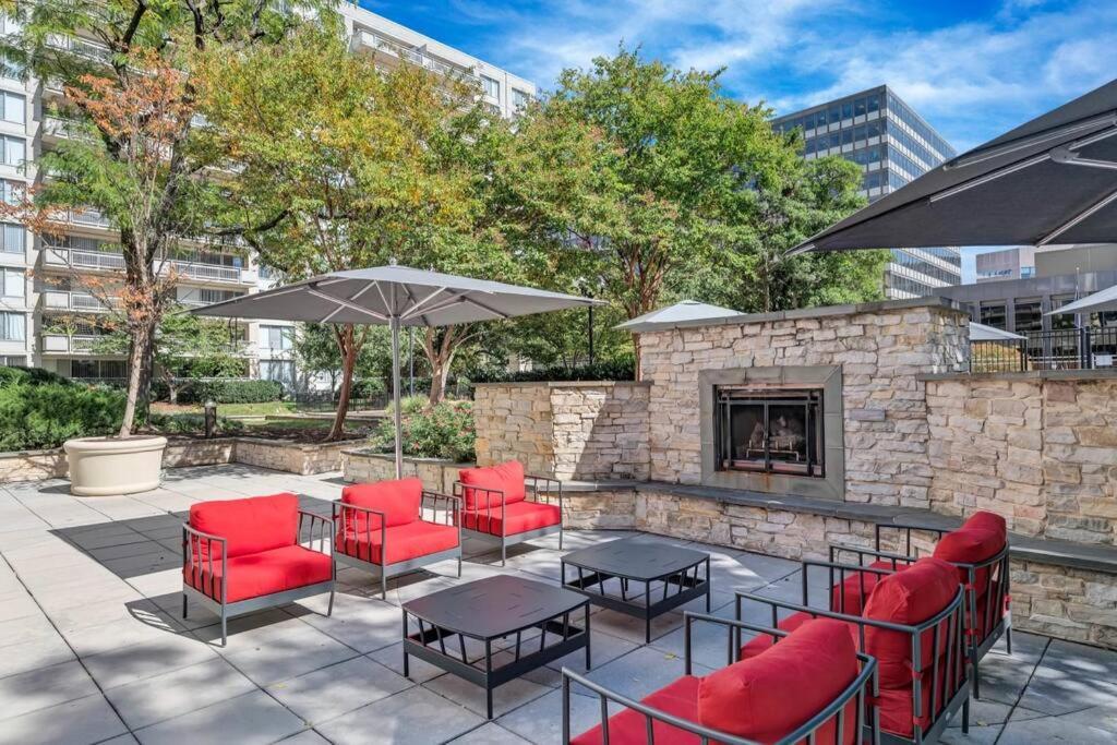 Elegant Apartment W Views At Crystal City 阿林顿 外观 照片