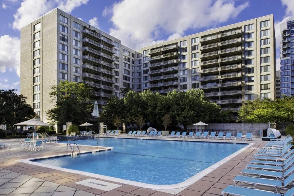Elegant Apartment W Views At Crystal City 阿林顿 外观 照片