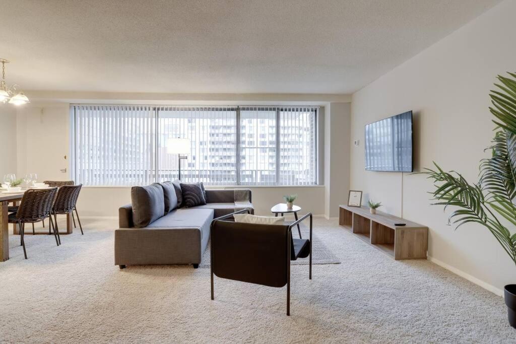 Elegant Apartment W Views At Crystal City 阿林顿 外观 照片